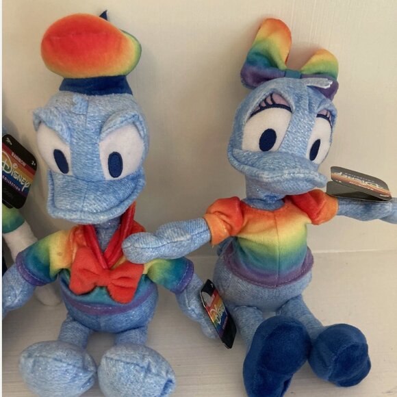 Disney Rainbow Collection Set of 4 Pride Plush Donald Daisy Goofy Pluto - Picture 6 of 6